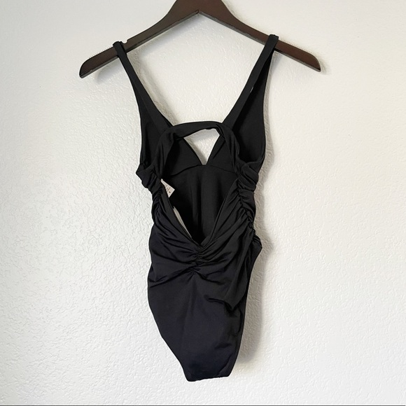 NWT L*SPACE Sydney Ruched Classic One Piece Swimsuit Black 4 - Picture 7 of 9